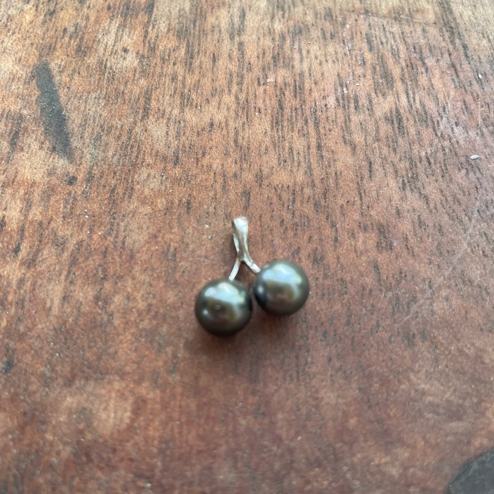 Tahitian Double Pearl Black & Green pendant, charm.